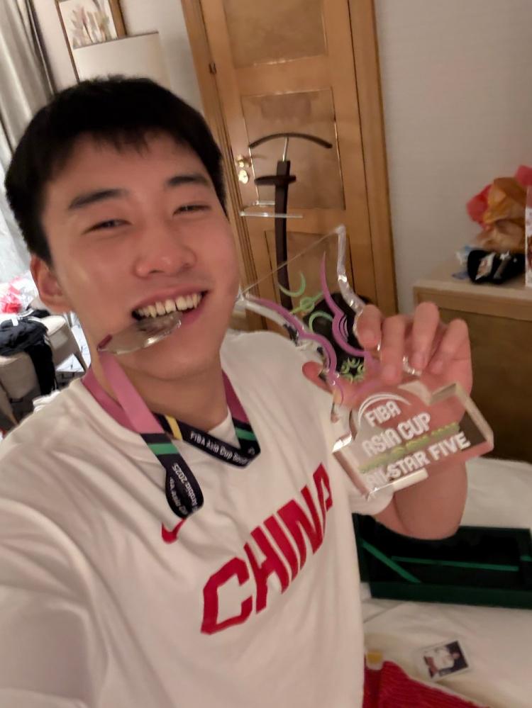 aj, 并入选亚洲