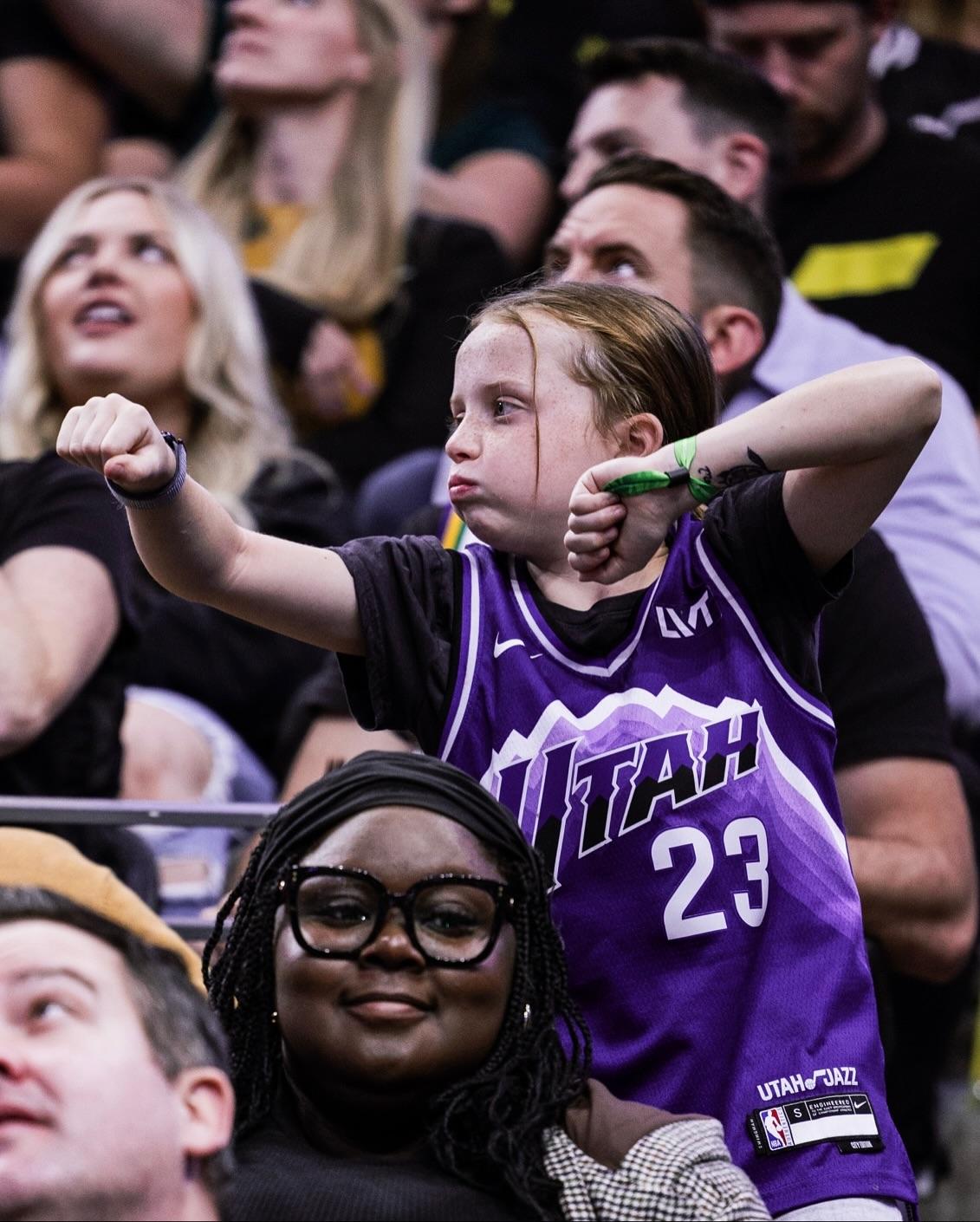 爵士粉丝在, 照片为新赛, src